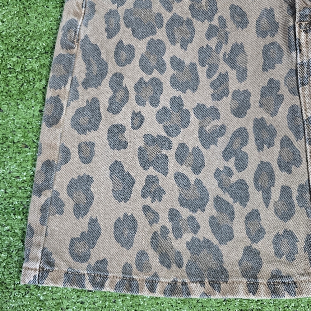 BLANK NYC | 100% COTTON FADED LEOPARD LIGHTLY DISTRESSED DENIM MINI SKIRT - Picture 8 of 16